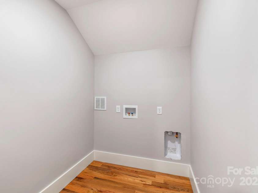 1018 Willow Ridge Drive, Hendersonville, NC 28739.  MLS# CAR4162432, YatesRealty ID 4038. 