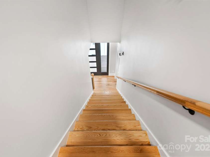 1018 Willow Ridge Drive, Hendersonville, NC 28739.  MLS# CAR4162432, YatesRealty ID 4038. 