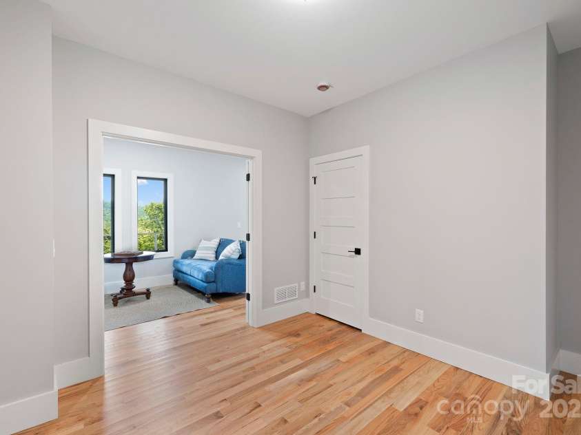 1018 Willow Ridge Drive, Hendersonville, NC 28739.  MLS# CAR4162432, YatesRealty ID 4038. 