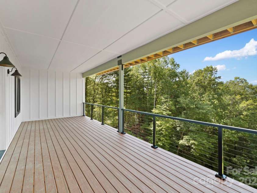 1018 Willow Ridge Drive, Hendersonville, NC 28739.  MLS# CAR4162432, YatesRealty ID 4038. 