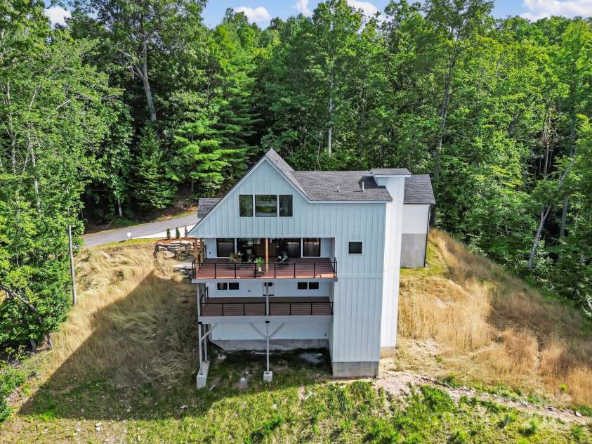 1018 Willow Ridge Drive, Hendersonville, NC 28739.  MLS# CAR4162432, YatesRealty ID 4038. 