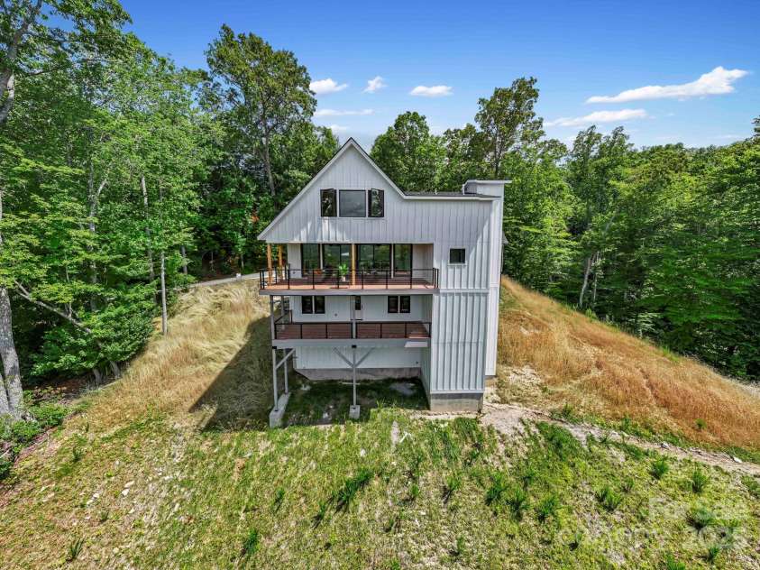 1018 Willow Ridge Drive, Hendersonville, NC 28739.  MLS# CAR4162432, YatesRealty ID 4038. 