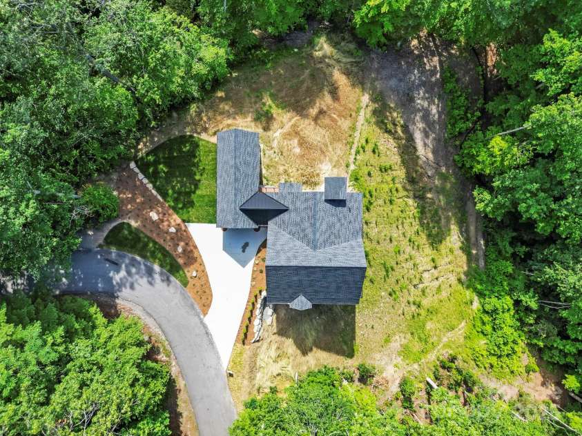 1018 Willow Ridge Drive, Hendersonville, NC 28739.  MLS# CAR4162432, YatesRealty ID 4038. 