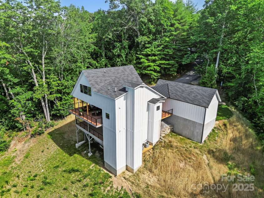 1018 Willow Ridge Drive, Hendersonville, NC 28739.  MLS# CAR4162432, YatesRealty ID 4038. 