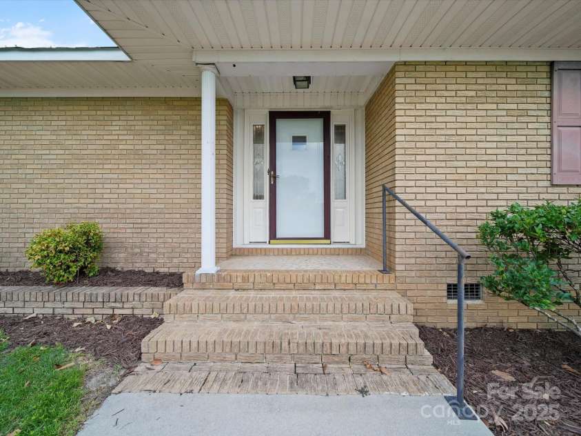 1497 White Store Road, Pageland, SC 29728.  MLS# CAR4279073, YatesRealty ID 4038. Front Entrance