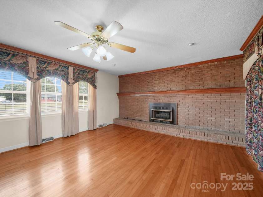 1497 White Store Road, Pageland, SC 29728.  MLS# CAR4279073, YatesRealty ID 4038. Living Room