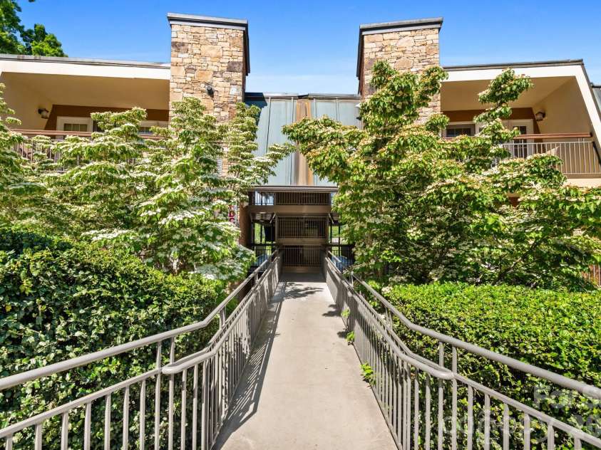203 Bowling Park Road, Asheville, NC 28803.  MLS# CAR4392743, YatesRealty ID 40385. 