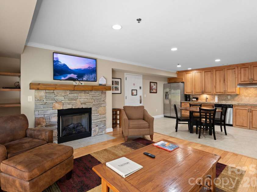 203 Bowling Park Road, Asheville, NC 28803.  MLS# CAR4392743, YatesRealty ID 40385. 