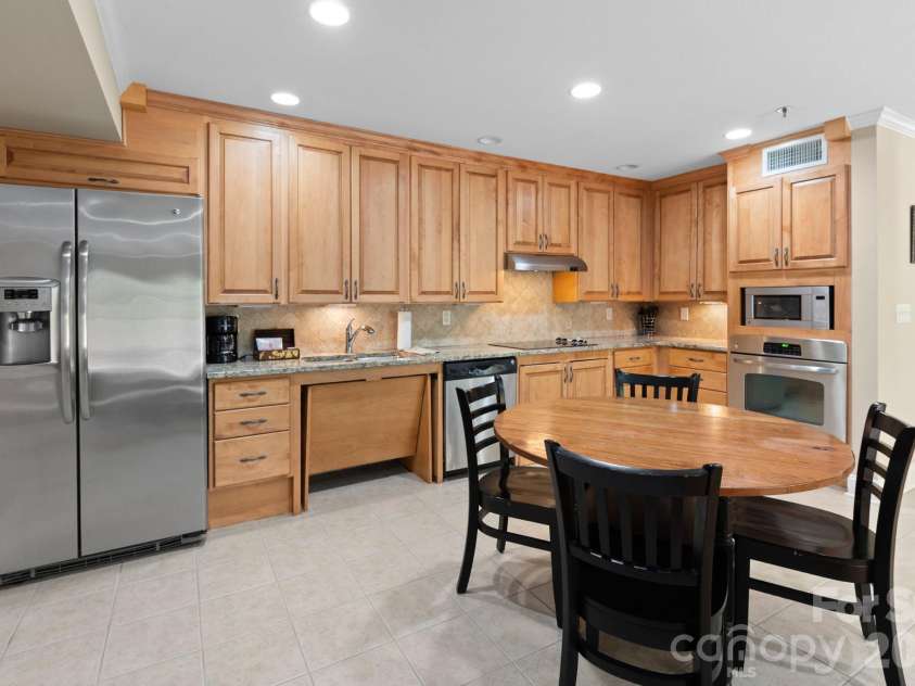203 Bowling Park Road, Asheville, NC 28803.  MLS# CAR4392743, YatesRealty ID 40385. 