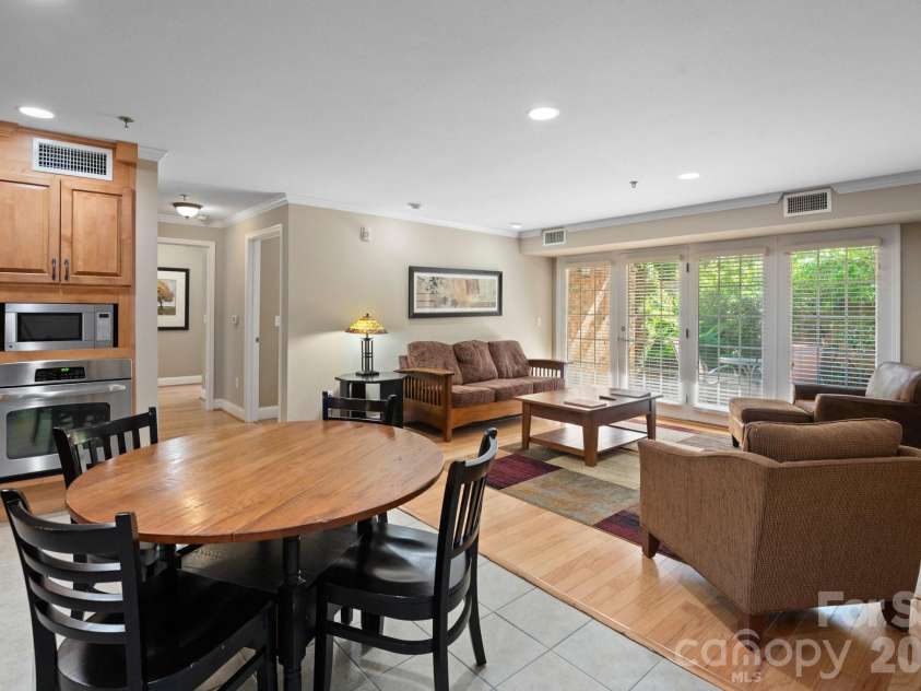 203 Bowling Park Road, Asheville, NC 28803.  MLS# CAR4392743, YatesRealty ID 40385. 