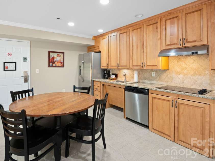 203 Bowling Park Road, Asheville, NC 28803.  MLS# CAR4392743, YatesRealty ID 40385. 