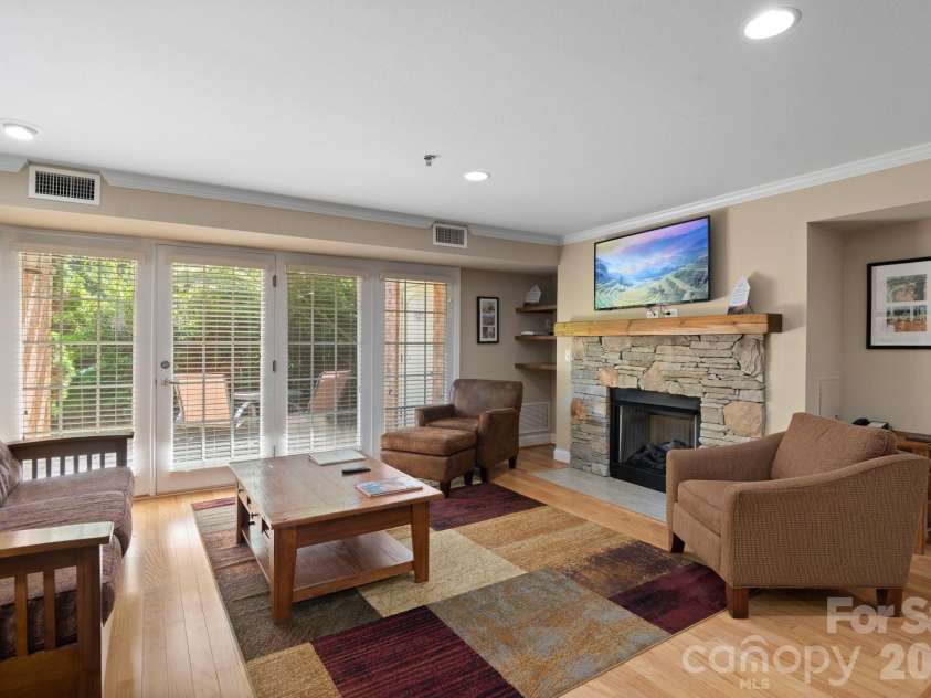 203 Bowling Park Road, Asheville, NC 28803.  MLS# CAR4392743, YatesRealty ID 40385. 