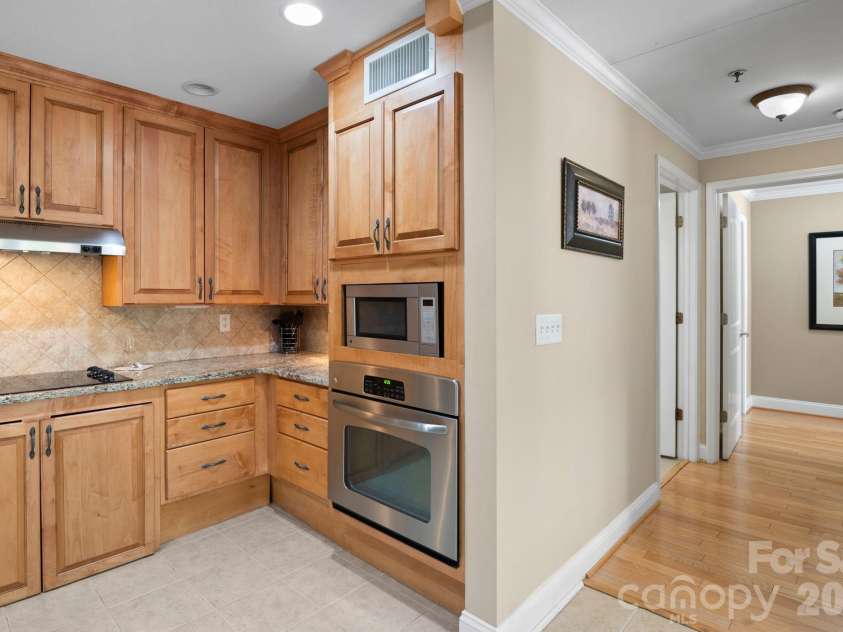 203 Bowling Park Road, Asheville, NC 28803.  MLS# CAR4392743, YatesRealty ID 40385. 