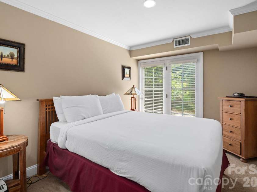 203 Bowling Park Road, Asheville, NC 28803.  MLS# CAR4392743, YatesRealty ID 40385. 