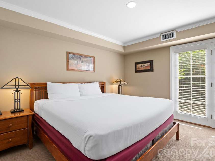 203 Bowling Park Road, Asheville, NC 28803.  MLS# CAR4392743, YatesRealty ID 40385. 