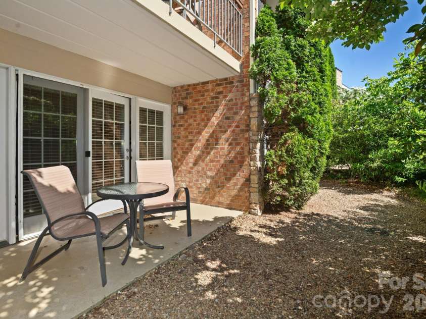 203 Bowling Park Road, Asheville, NC 28803.  MLS# CAR4392743, YatesRealty ID 40385. 
