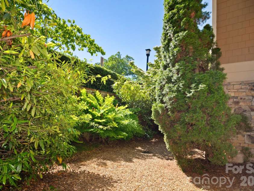 203 Bowling Park Road, Asheville, NC 28803.  MLS# CAR4392743, YatesRealty ID 40385. 