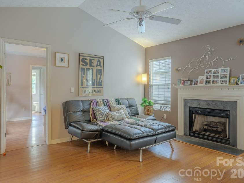 39 Creekside Court, Hendersonville, NC 28791.  MLS# CAR4399723, YatesRealty ID 40386. 