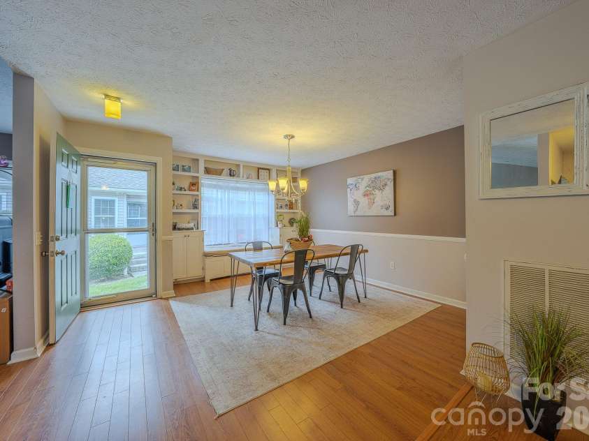 39 Creekside Court, Hendersonville, NC 28791.  MLS# CAR4399723, YatesRealty ID 40386. 