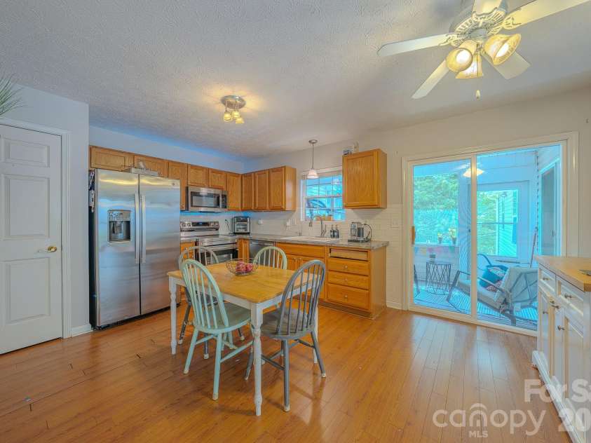 39 Creekside Court, Hendersonville, NC 28791.  MLS# CAR4399723, YatesRealty ID 40386. 