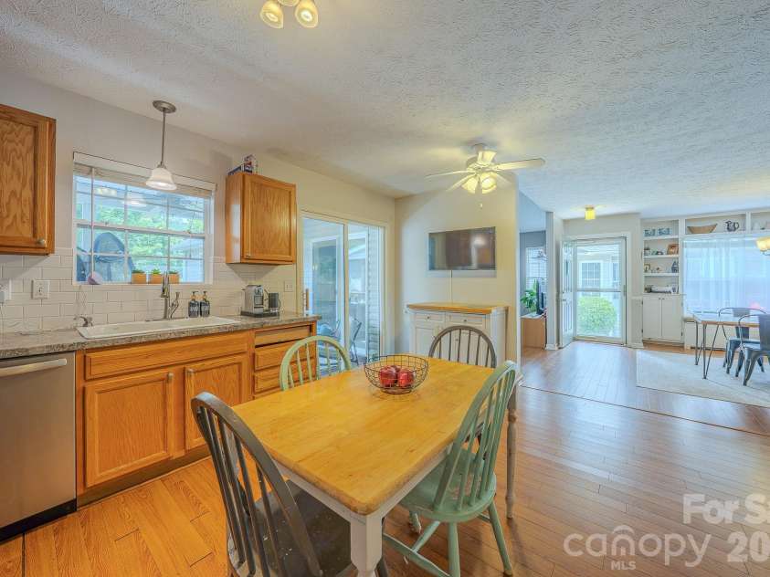 39 Creekside Court, Hendersonville, NC 28791.  MLS# CAR4399723, YatesRealty ID 40386. 
