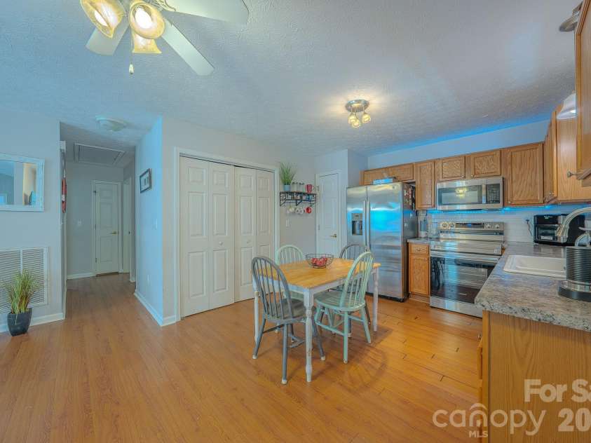 39 Creekside Court, Hendersonville, NC 28791.  MLS# CAR4399723, YatesRealty ID 40386. 
