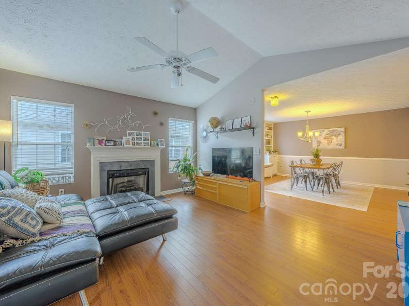 39 Creekside Court, Hendersonville, NC 28791.  MLS# CAR4399723, YatesRealty ID 40386. 