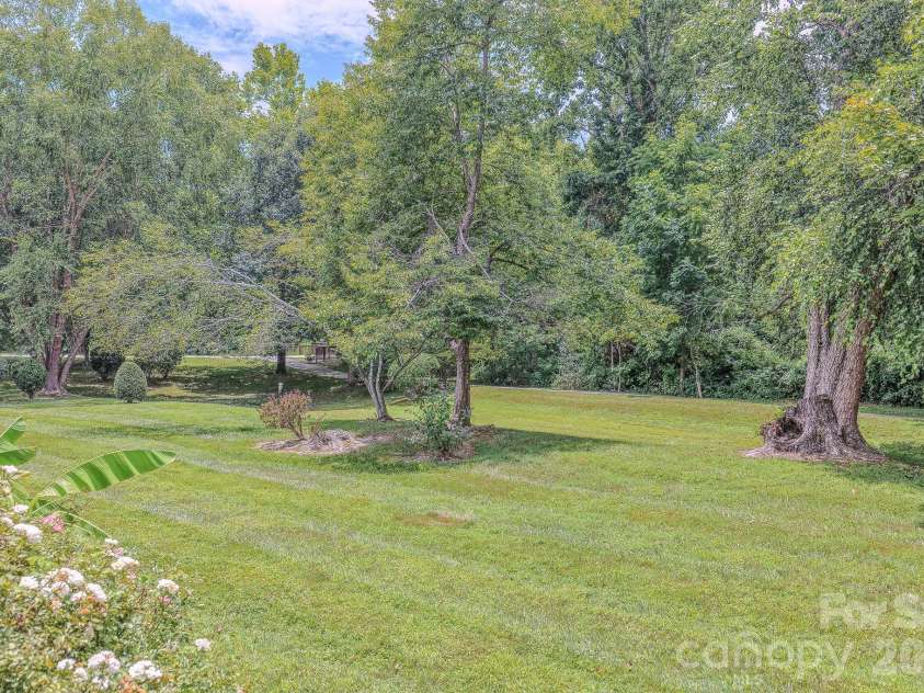 39 Creekside Court, Hendersonville, NC 28791.  MLS# CAR4399723, YatesRealty ID 40386. 