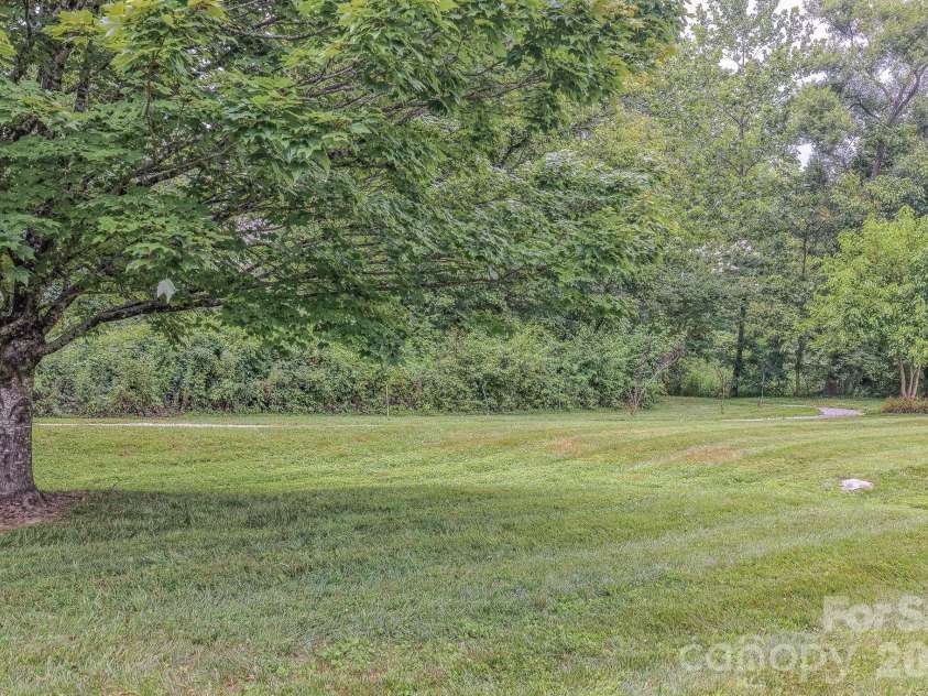 39 Creekside Court, Hendersonville, NC 28791.  MLS# CAR4399723, YatesRealty ID 40386. 