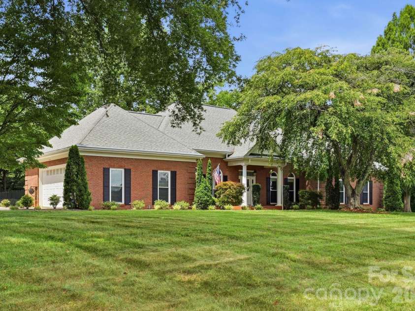 145 Baymount Drive, Statesville, NC 28625.  MLS# CAR4403501, YatesRealty ID 40387. 