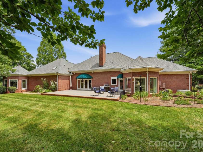 145 Baymount Drive, Statesville, NC 28625.  MLS# CAR4403501, YatesRealty ID 40387. 
