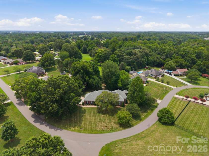 145 Baymount Drive, Statesville, NC 28625.  MLS# CAR4403501, YatesRealty ID 40387. 
