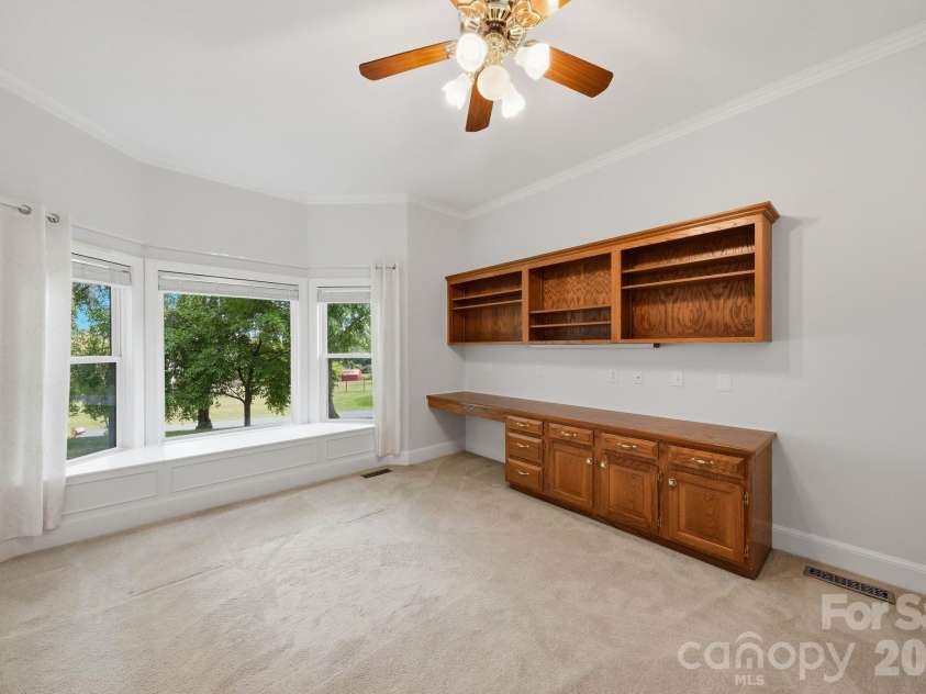 145 Baymount Drive, Statesville, NC 28625.  MLS# CAR4403501, YatesRealty ID 40387. 