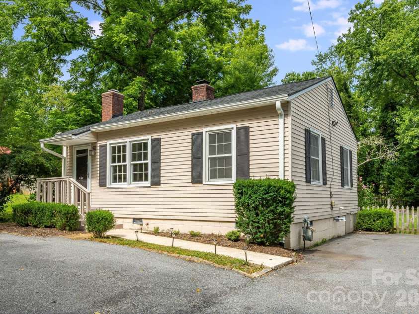 839 Kanuga Road, Hendersonville, NC 28739.  MLS# CAR4404964, YatesRealty ID 40388. 