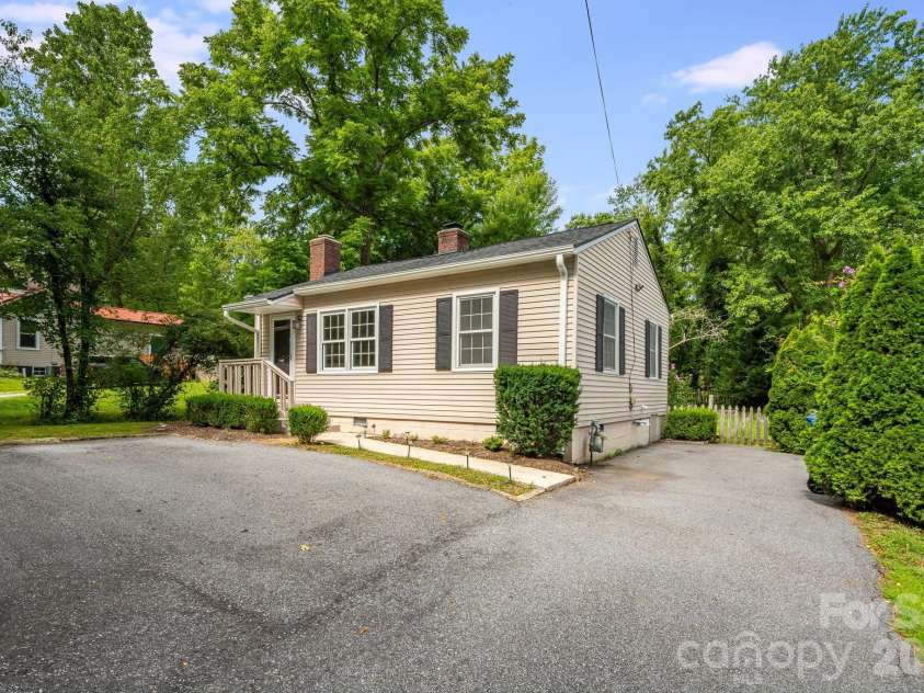 839 Kanuga Road, Hendersonville, NC 28739.  MLS# CAR4404964, YatesRealty ID 40388. 