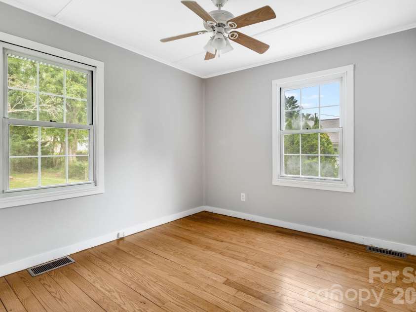 839 Kanuga Road, Hendersonville, NC 28739.  MLS# CAR4404964, YatesRealty ID 40388. 