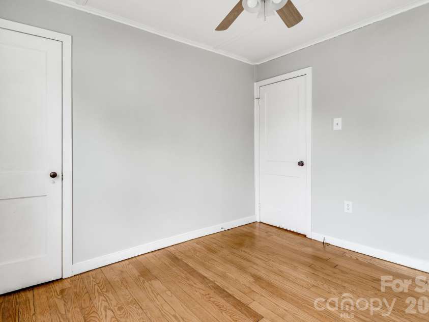 839 Kanuga Road, Hendersonville, NC 28739.  MLS# CAR4404964, YatesRealty ID 40388. 