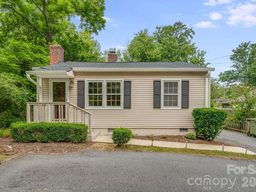 839 Kanuga Road, Hendersonville, NC 28739.  MLS# CAR4404964, YatesRealty ID 40388. 