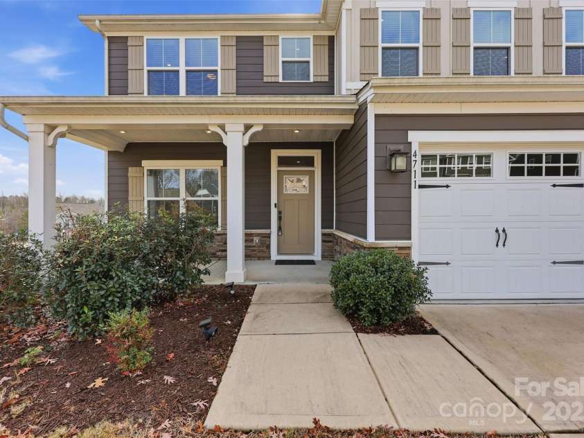 4711 Green Mountain Drive, Charlotte, NC 28215.  MLS# CAR4327501, YatesRealty ID 4039. 