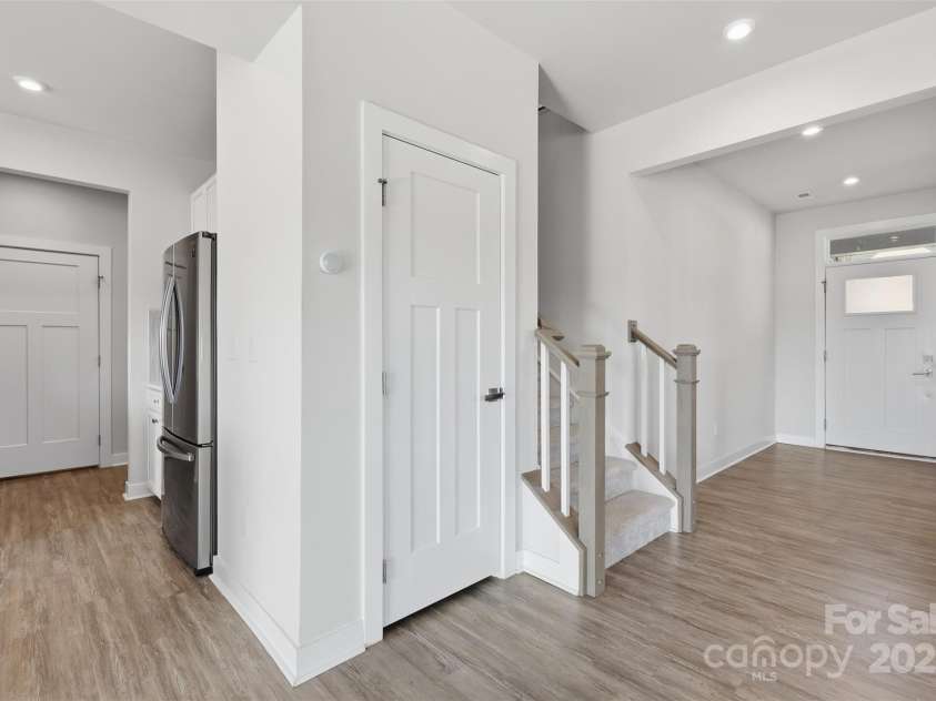 4711 Green Mountain Drive, Charlotte, NC 28215.  MLS# CAR4327501, YatesRealty ID 4039. 