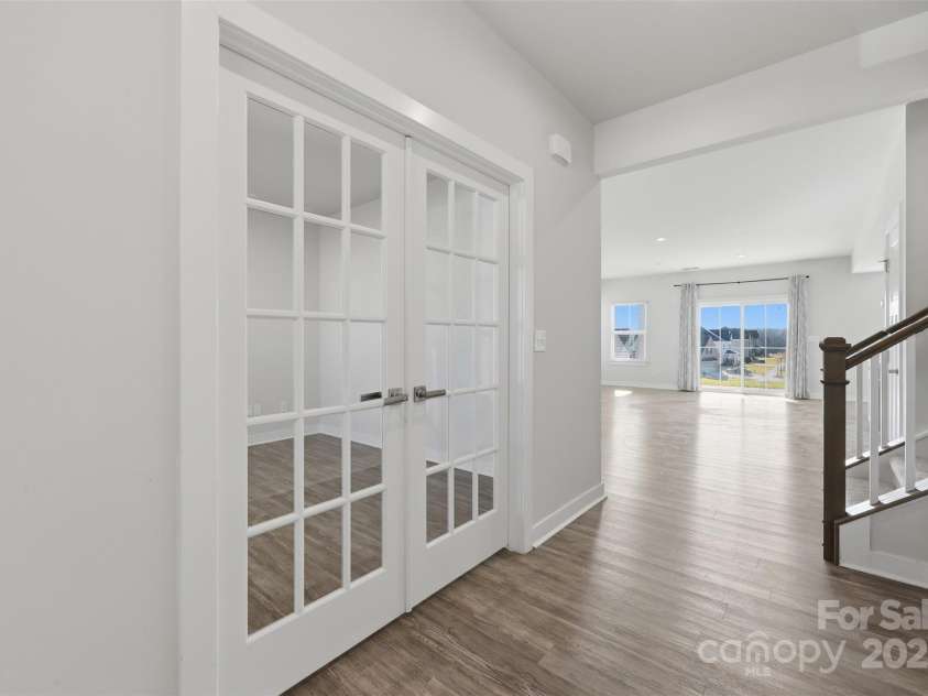 4711 Green Mountain Drive, Charlotte, NC 28215.  MLS# CAR4327501, YatesRealty ID 4039. 