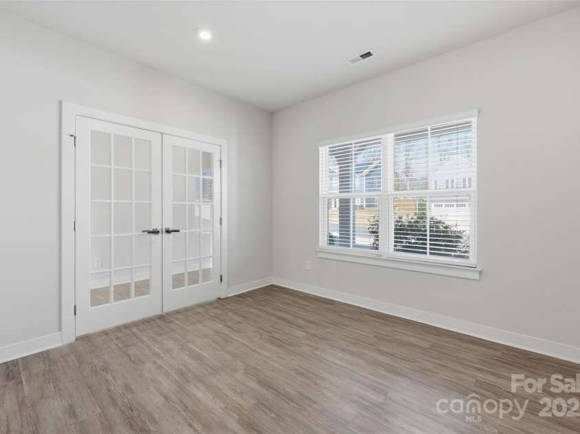 4711 Green Mountain Drive, Charlotte, NC 28215.  MLS# CAR4327501, YatesRealty ID 4039. 