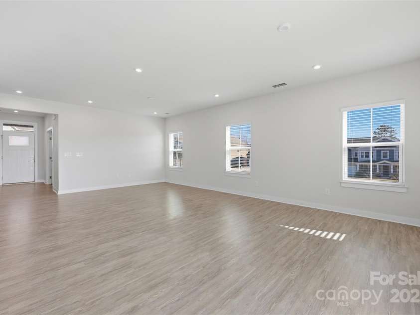 4711 Green Mountain Drive, Charlotte, NC 28215.  MLS# CAR4327501, YatesRealty ID 4039. 