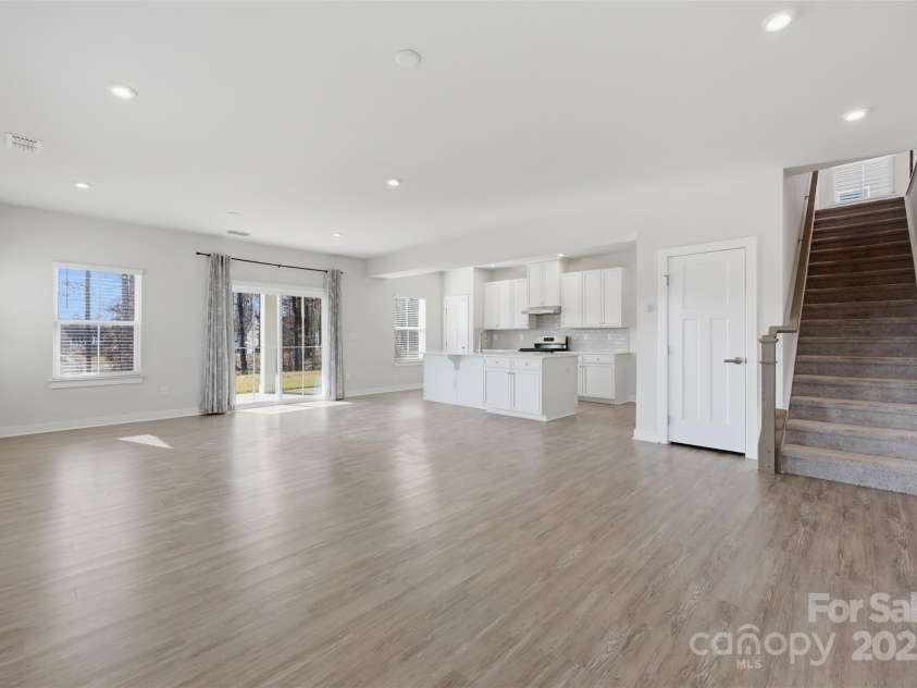 4711 Green Mountain Drive, Charlotte, NC 28215.  MLS# CAR4327501, YatesRealty ID 4039. 