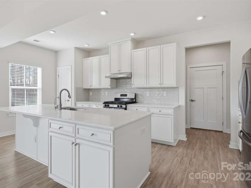 4711 Green Mountain Drive, Charlotte, NC 28215.  MLS# CAR4327501, YatesRealty ID 4039. 