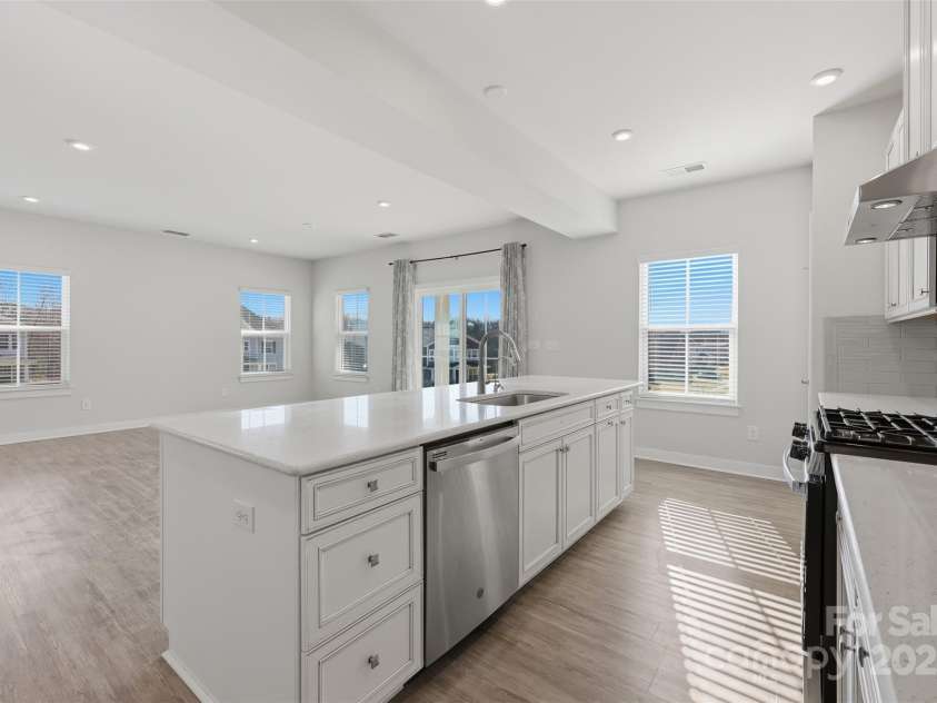 4711 Green Mountain Drive, Charlotte, NC 28215.  MLS# CAR4327501, YatesRealty ID 4039. 