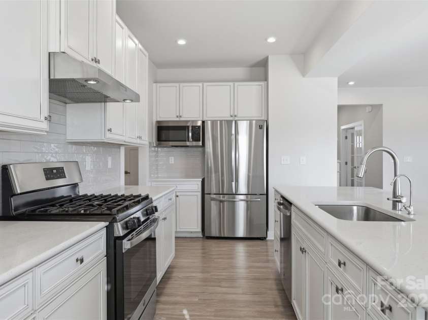 4711 Green Mountain Drive, Charlotte, NC 28215.  MLS# CAR4327501, YatesRealty ID 4039. 