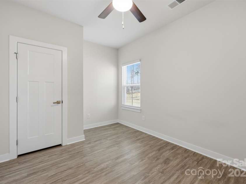 4711 Green Mountain Drive, Charlotte, NC 28215.  MLS# CAR4327501, YatesRealty ID 4039. 