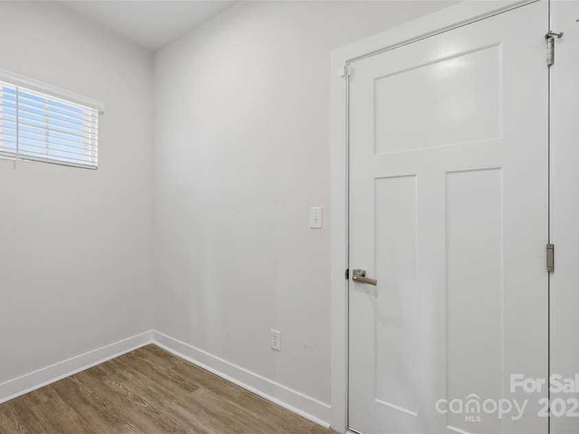 4711 Green Mountain Drive, Charlotte, NC 28215.  MLS# CAR4327501, YatesRealty ID 4039. 