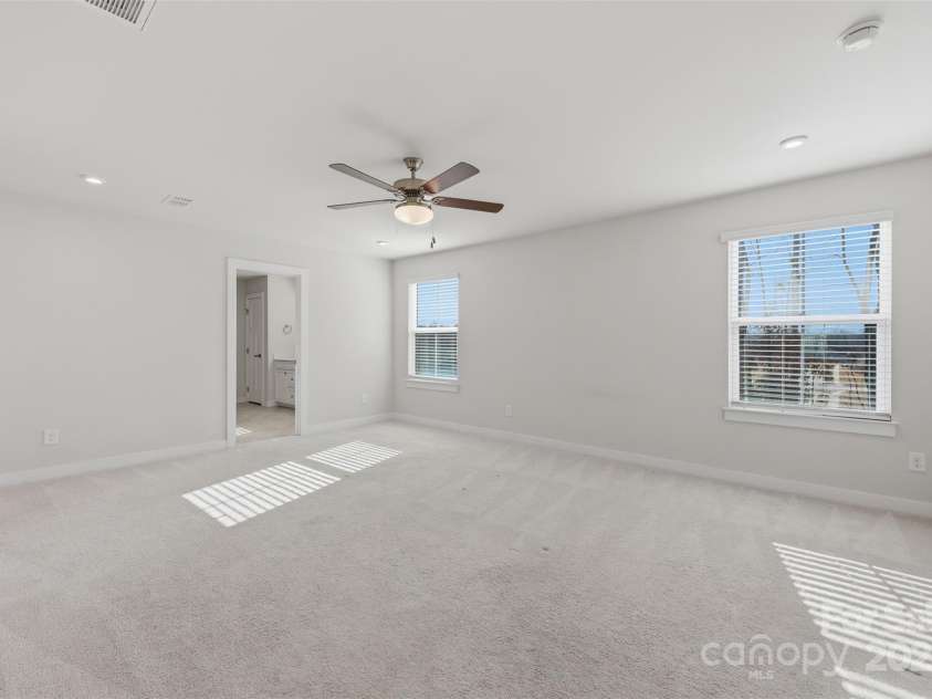 4711 Green Mountain Drive, Charlotte, NC 28215.  MLS# CAR4327501, YatesRealty ID 4039. 